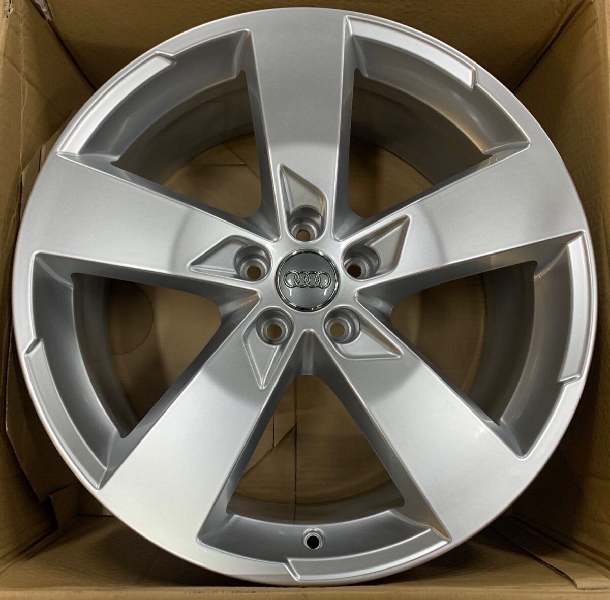 Gyári alufelni Audi A6 8,5X20 ET43 alufelni 1