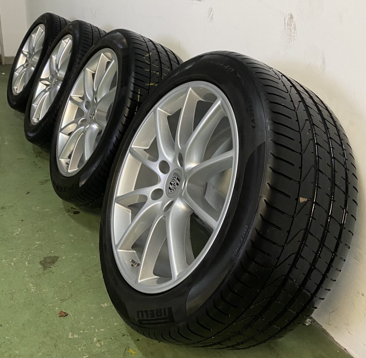 Porsche Cayenne gyári 20" újszerű nyárikerék garnitúra 275/45r20 és 305/40r20 Pirelli gumikkal 1