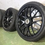 Porsche 911 gyári 20"-os alufelnik Pirelli gumikkal